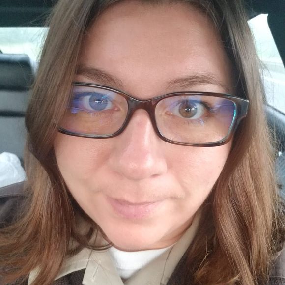 Meet your Posher, Cassandra - Picture 1 of 1